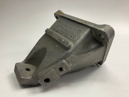 NEW UNBOXED 1998-2005 VW Passat V6 / Audi A4 A6 Right Engine Motor Mount Bracket