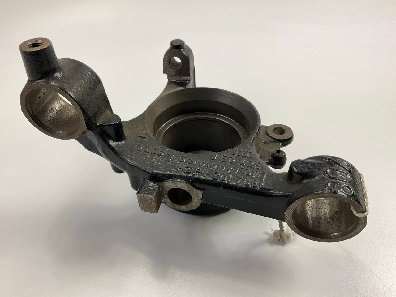 NEW UNBOXED OEM 8E0435 Left Rear Spindle / Knuckle For 2003-2005 VW Passat TDI
