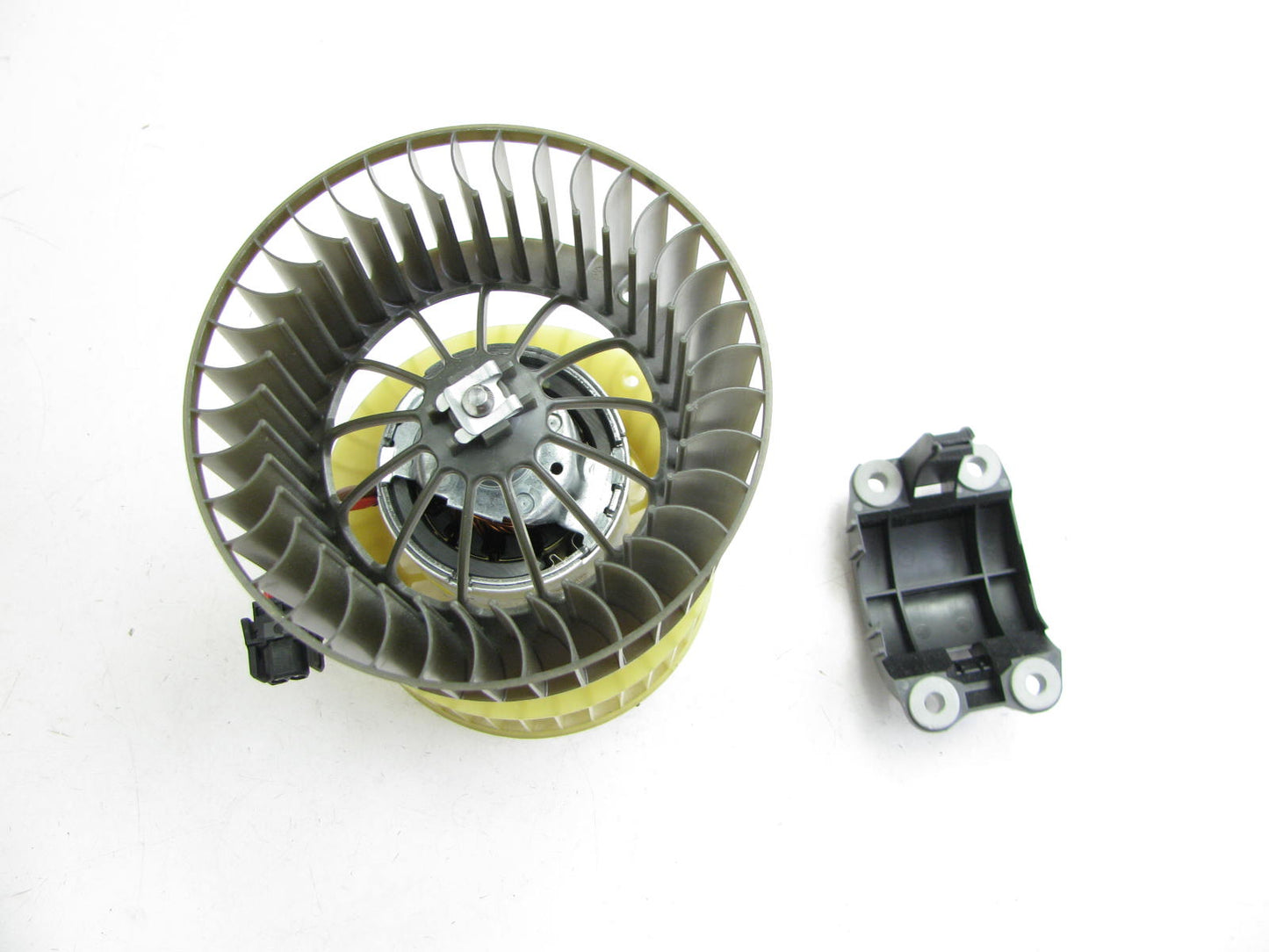 NEW - OUT OF BOX 8EW009158-051 HVAC Blower Motor With Wheel - 0130101635