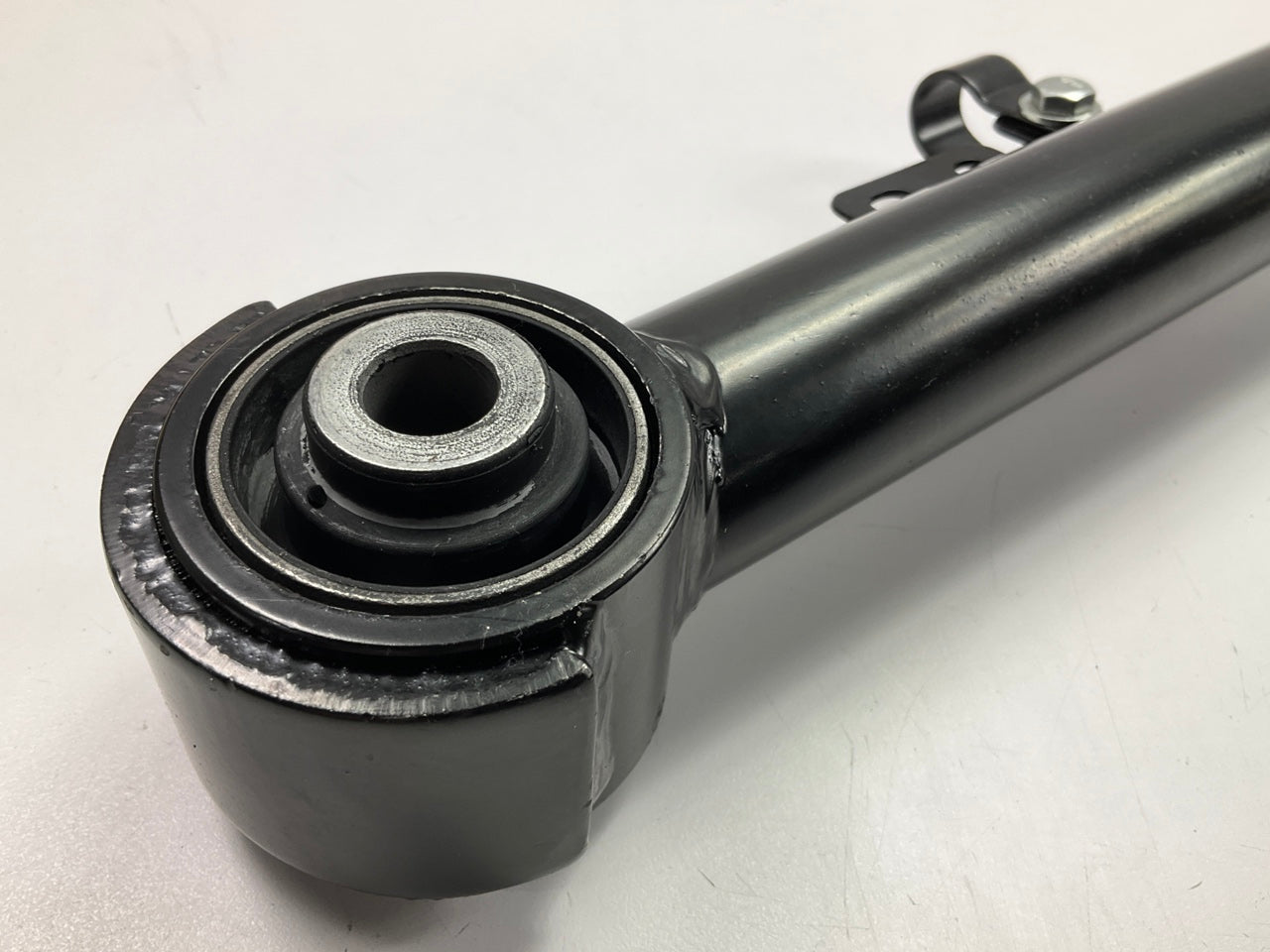 NEW UNBOXED Dorman 905-804  Rear Right Lower Suspension Trailing Arm