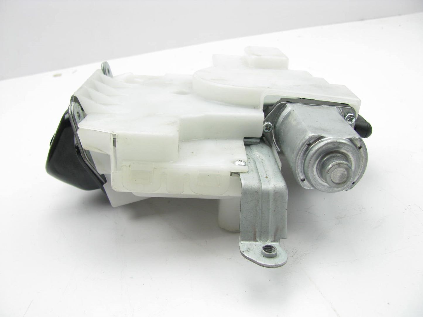 NEW - OUT OF BOX - Liftgate Latch Actuator OEM For 2005-2010 Armada 905520AQ000