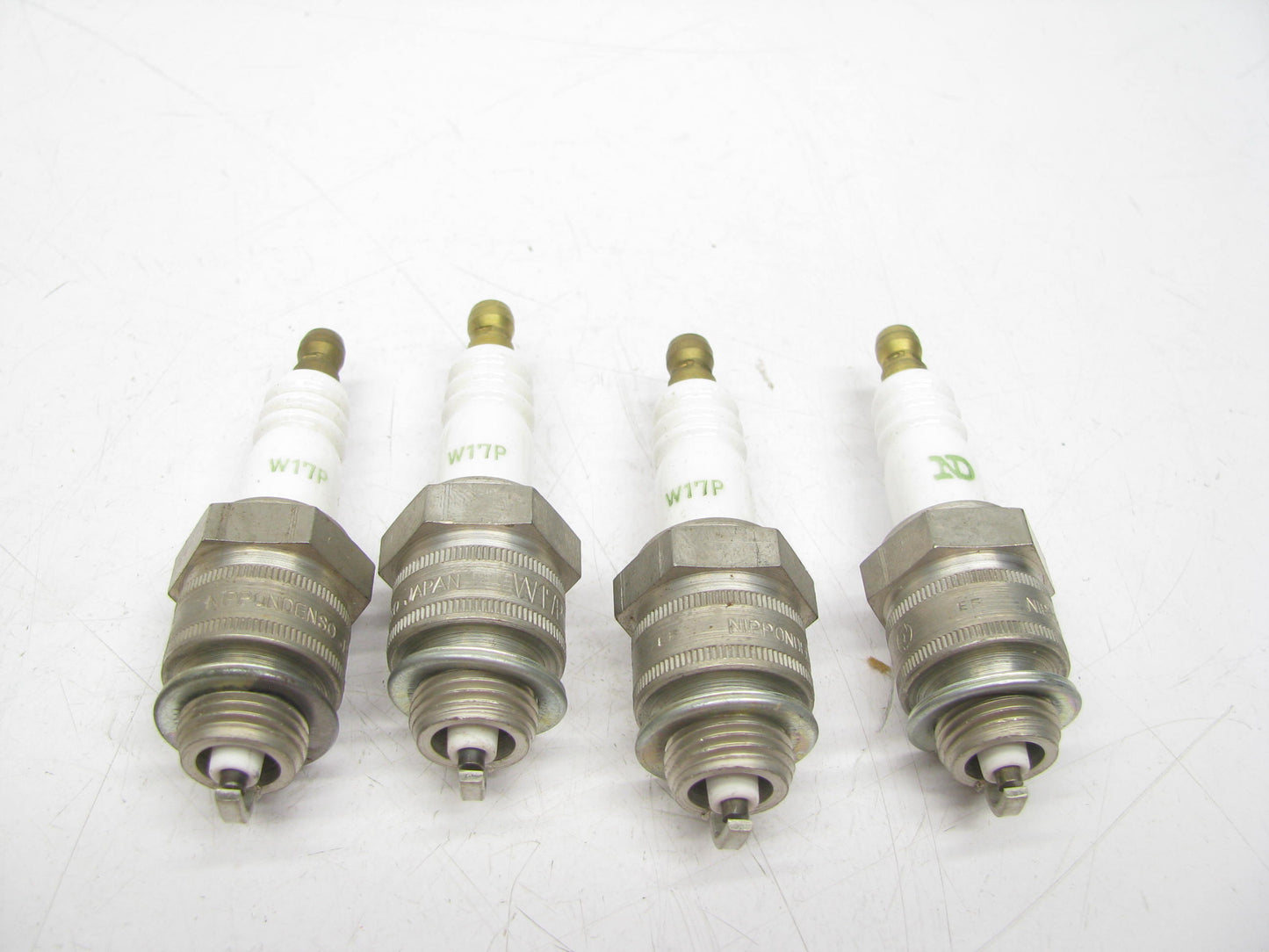 (4) NEW UNBOXED Denso W17P  - Spark Plugs OEM For Toyota 90919-01015