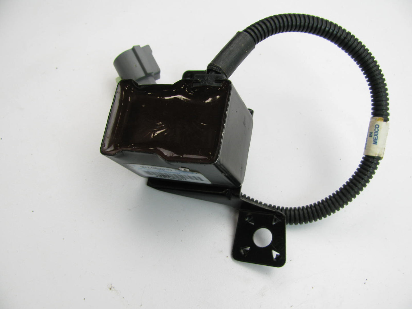NEW - OUT OF BOX - OEM Ford 90JA-14B004-AC SRS Crash Sensor