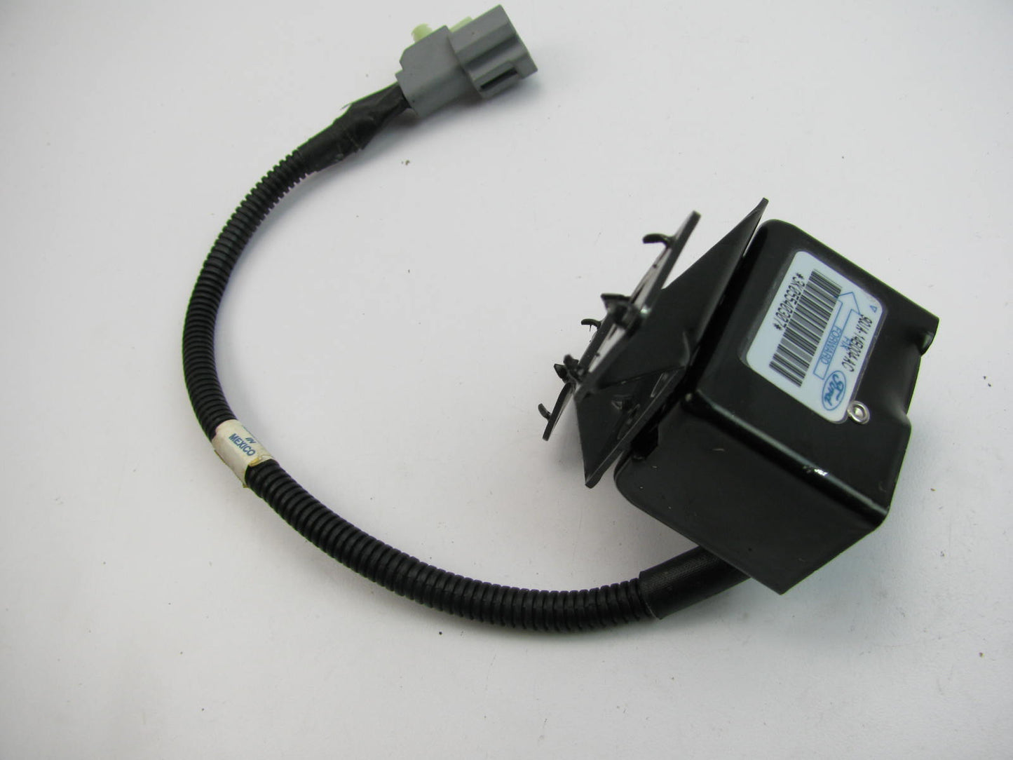 NEW - OUT OF BOX - OEM Ford 90JA-14B004-AC SRS Crash Sensor