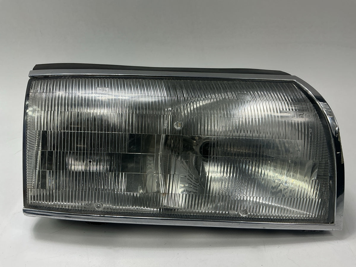 USED, EXCELLENT, Right Headlight Lamp 1991-1993 Oldsmobile 88 Eighty-Eight