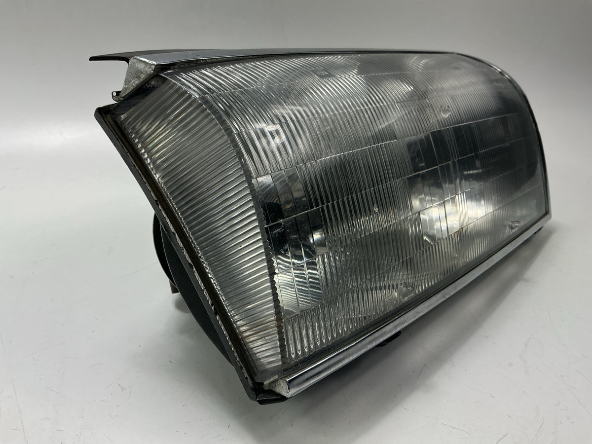 USED, EXCELLENT, Right Headlight Lamp 1991-1993 Oldsmobile 88 Eighty-Eight
