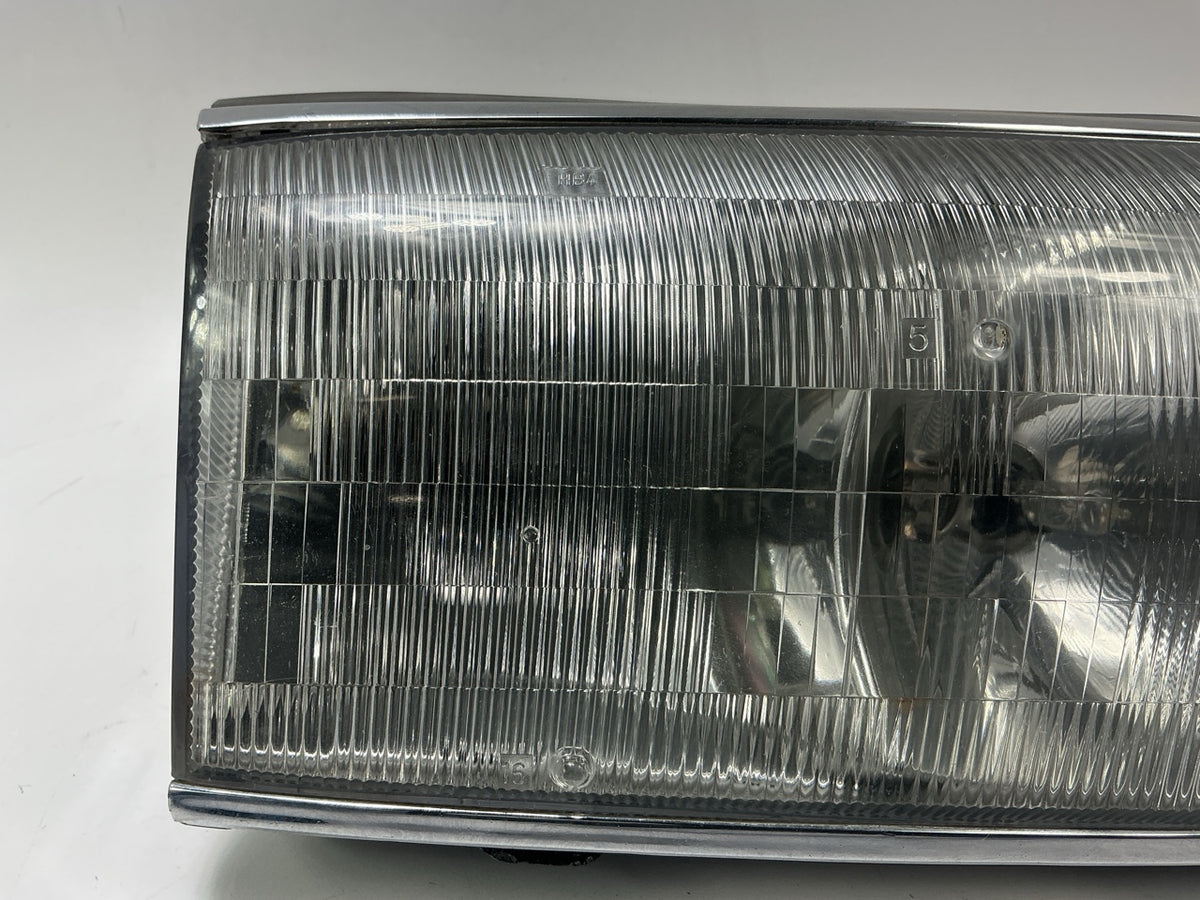 USED, EXCELLENT, Right Headlight Lamp 1991-1993 Oldsmobile 88 Eighty-Eight