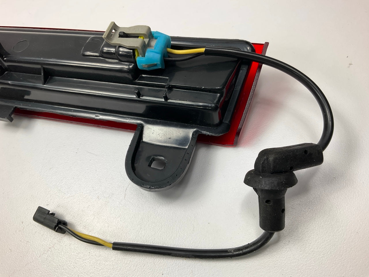 NEW - OUT OF BOX 923-203 Center High Mount Tail Light Lamp