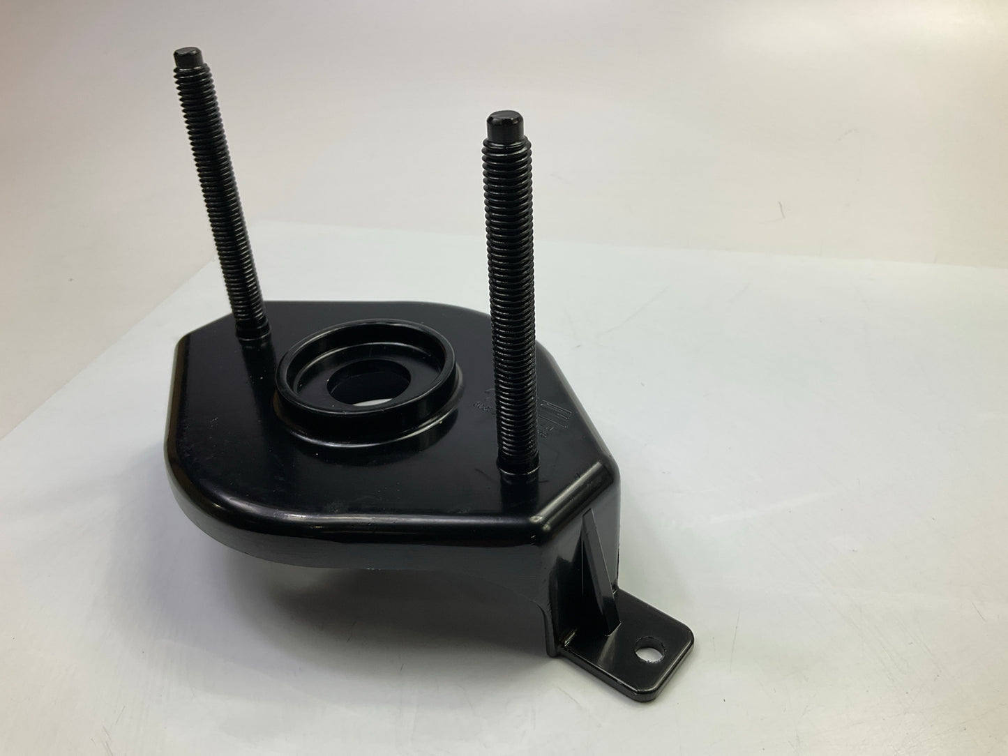 NEW - UNBOXED 924-411 Rear Upper Suspension Strut Mount