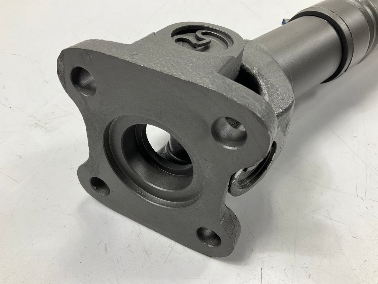 REMAN. 93-1297 Front Driveshaft Prop Shaft - 27-1/2'' Center To Center, W/ NV231