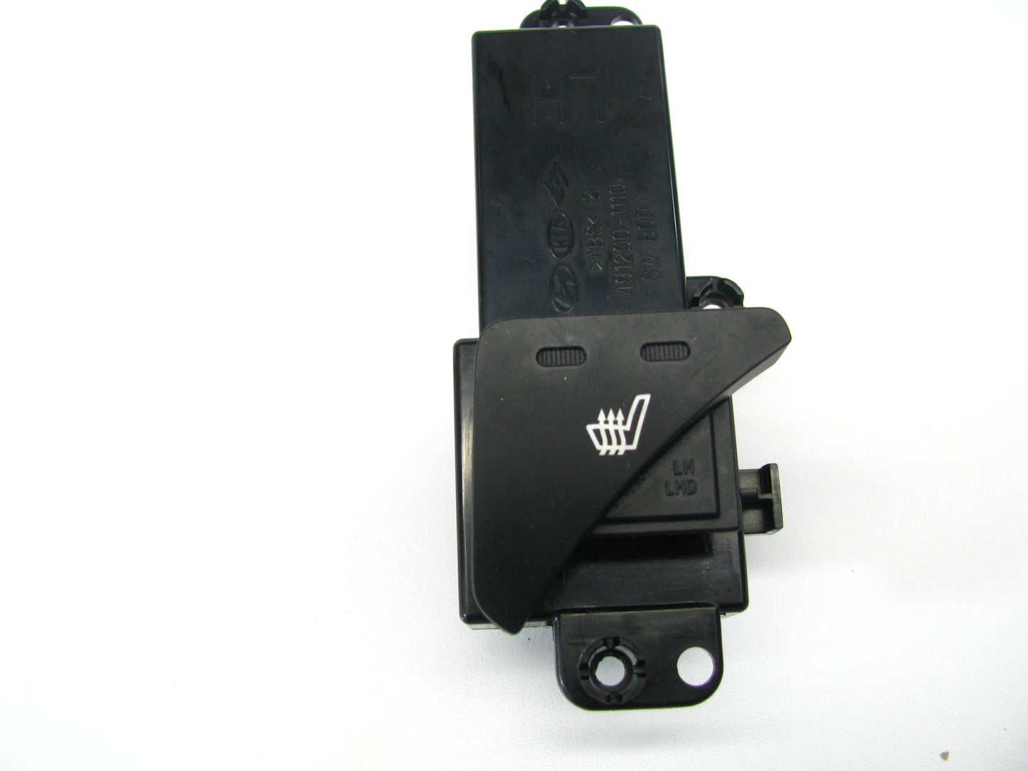 NEW - OUT OF BOX 93330-3W000 Front Left Seat Heater Switch For 2011-16 Sportage