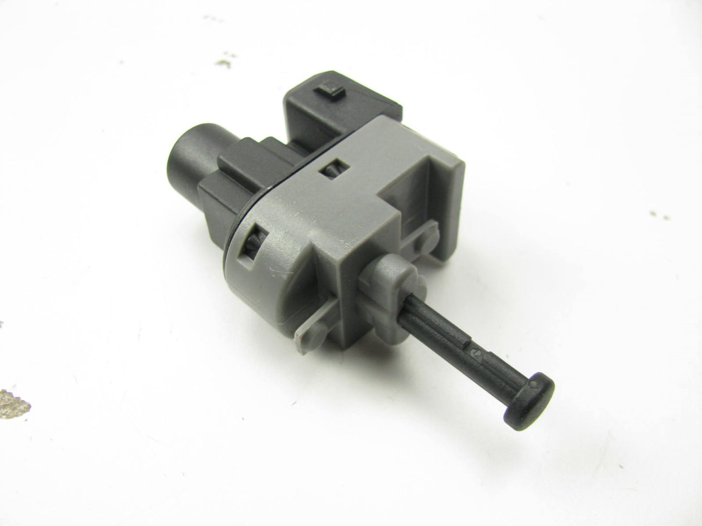 NEW - OUT OF BOX - Genuine OEM Ford 93BB-13480-AE Brake Light Switch