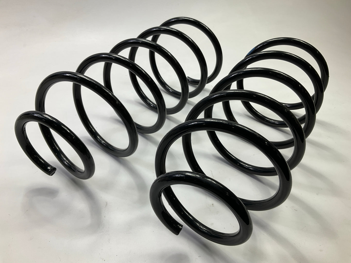 (2) NEW UNTAGGED OEM Volvo 9492178 Front Coil Springs