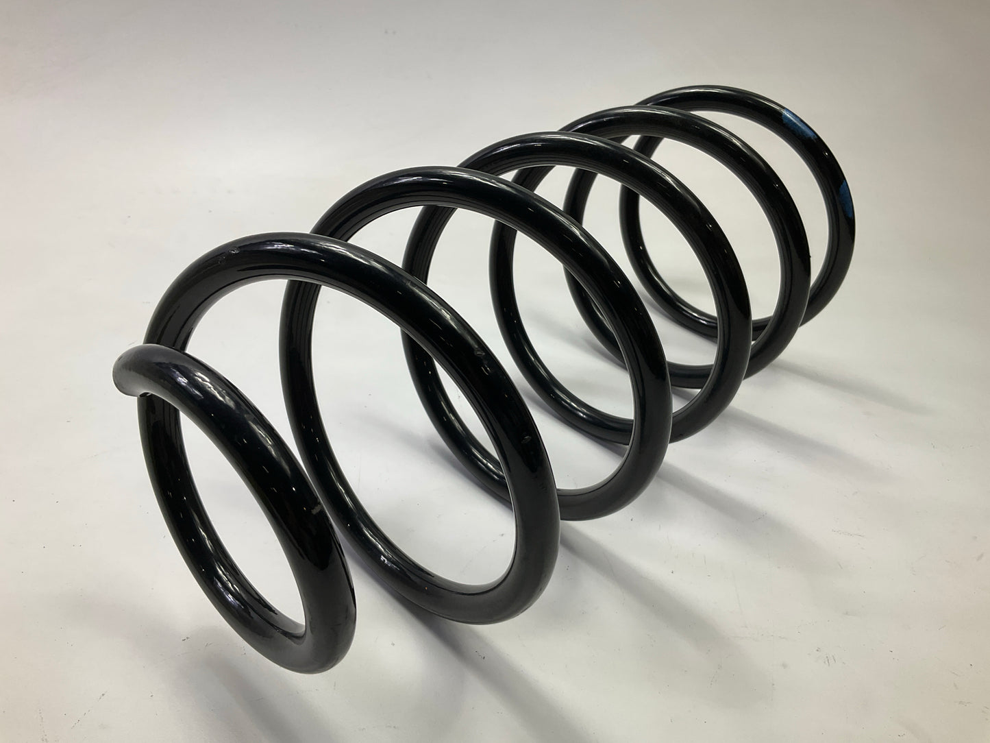 NEW UNTAGGED OEM Volvo 9492178 Front Coil Spring
