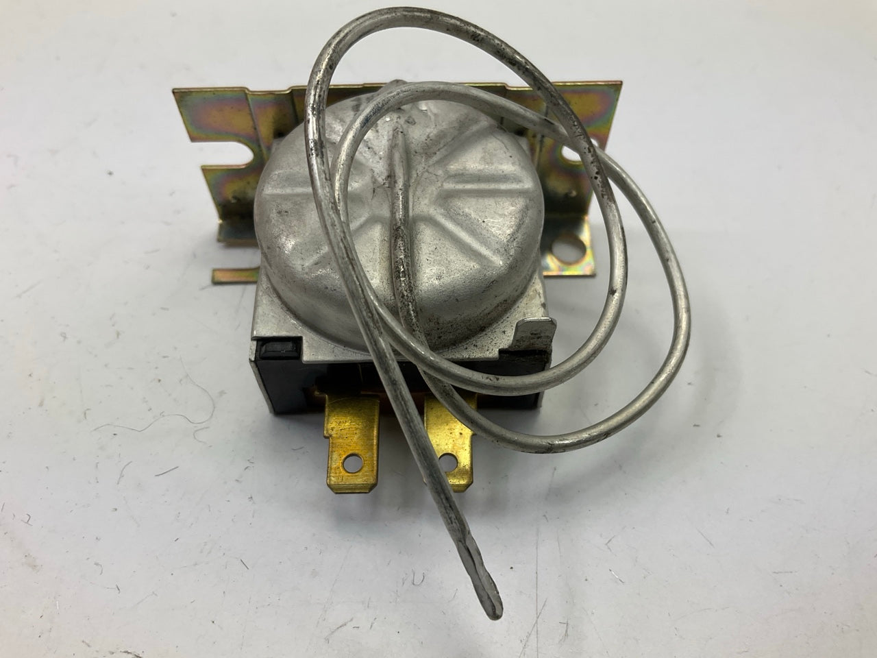 NEW UNBOXED EATON 9533N400 A/C Thermostat (A/C Clutch Cycle Switch)