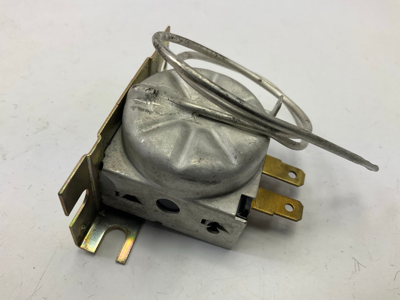 NEW UNBOXED EATON 9533N400 A/C Thermostat (A/C Clutch Cycle Switch)