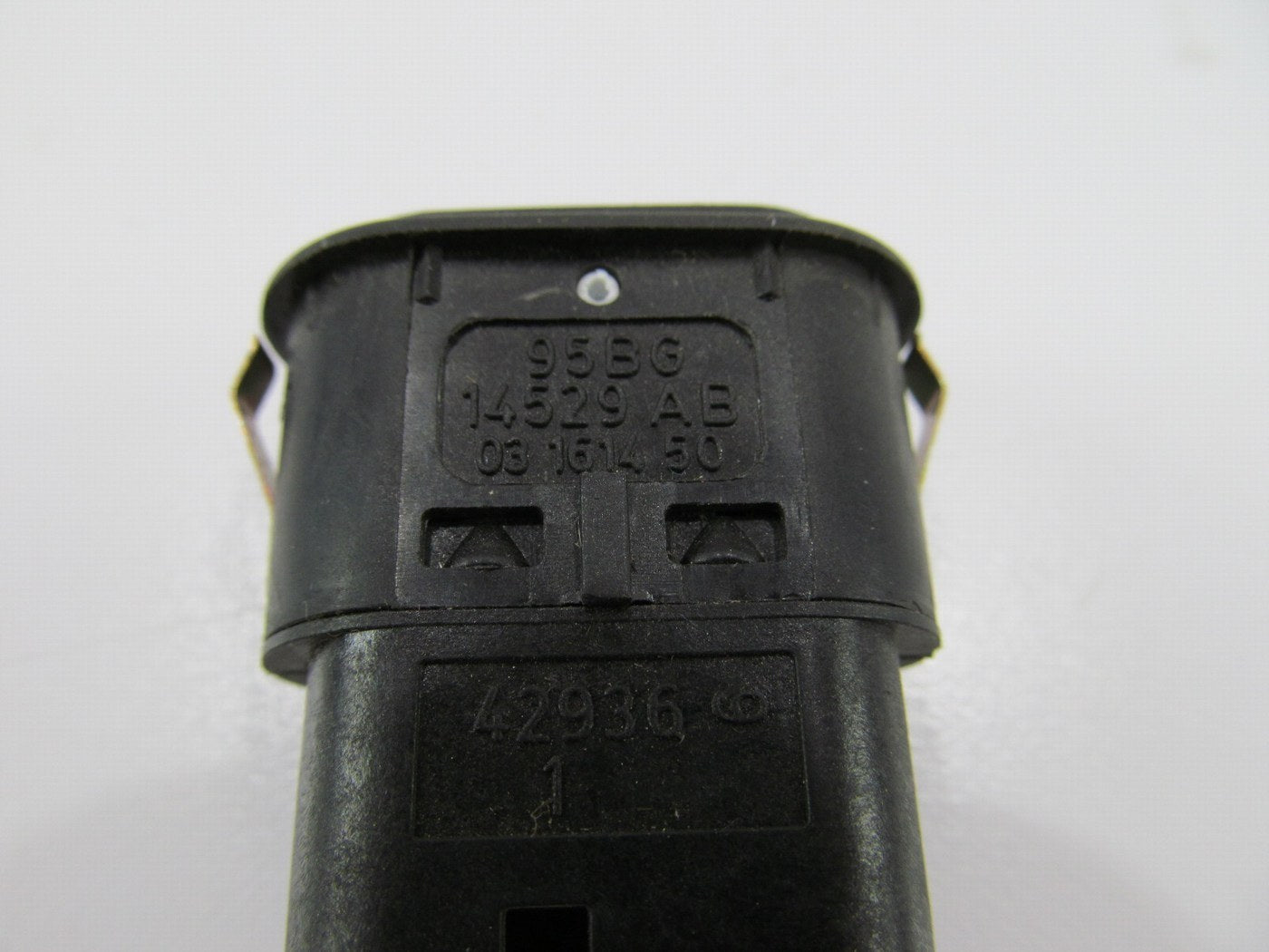 NEW - OUT OF BOX - OEM Ford 95BG-14529-AB R.H. RIGHT Power Window Switch