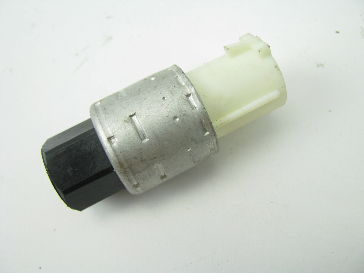 New Out Of Box Genuine OEM Ford A/C Clutch Cycle Switch 95BW-19E561-AA