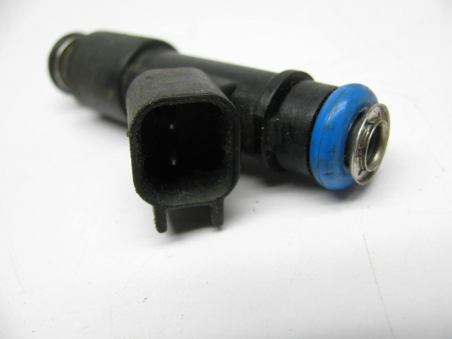 NEW - UNBOXED - OEM 96493843 Fuel Injector