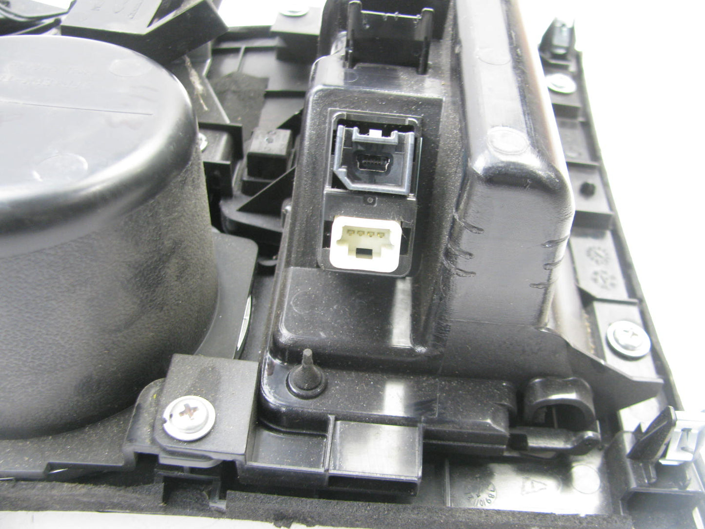 USED Center Console Shifter Cup Holder OEM For 2015-17 Nissan Murano 969415AA0C