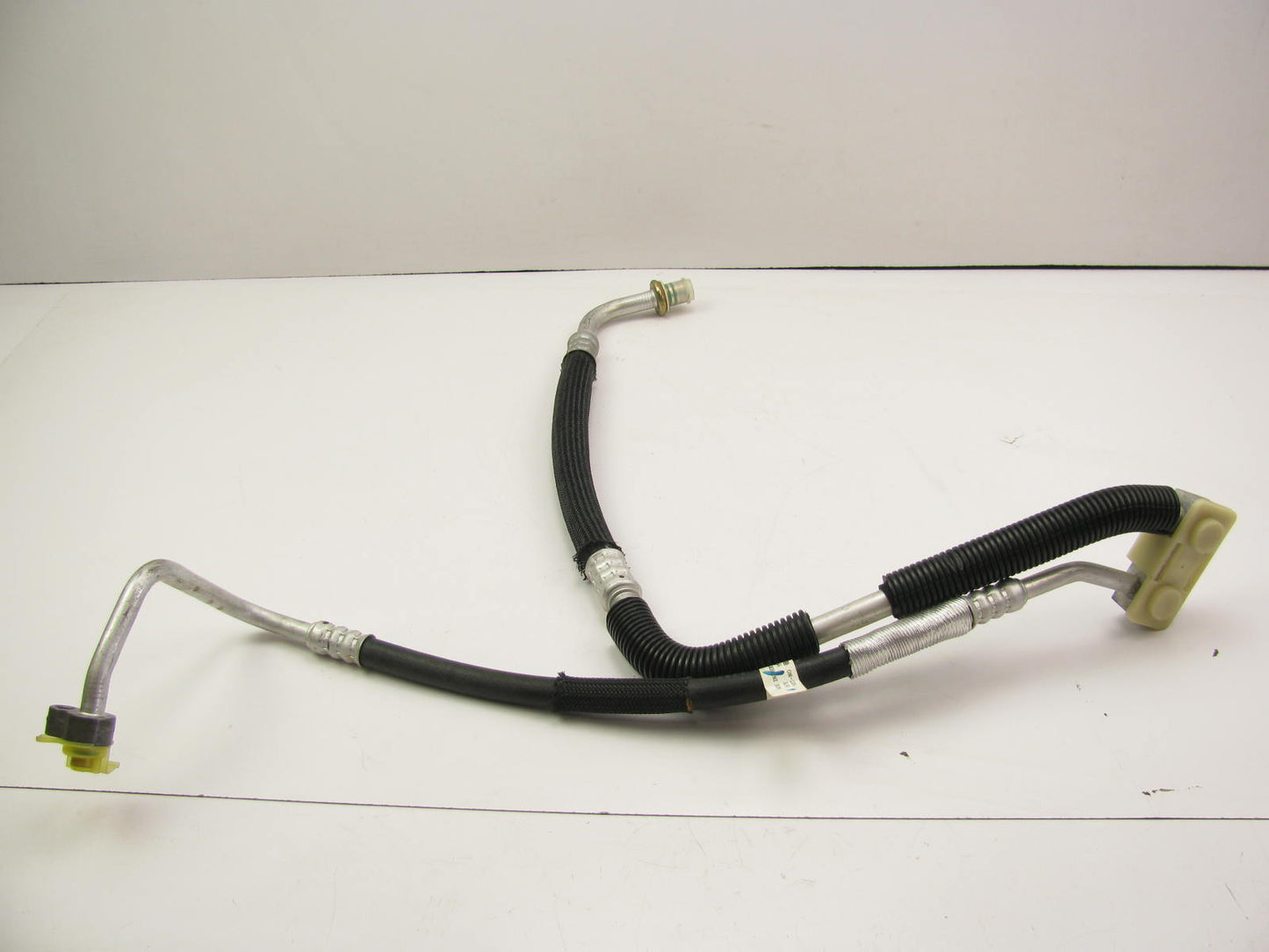 NEW - OUT OF BOX 97BW-19D850-GF A/C Manifold Hose Assembly - Ford F8RZ-19D734-AA