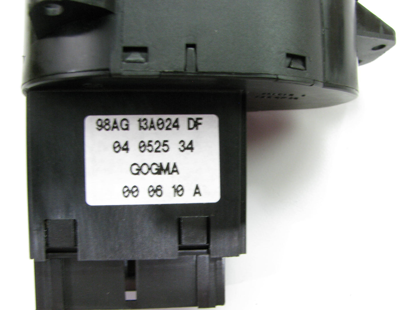 NEW - OUT OF BOX Headlight Headlamp Switch 98AG13A024DF / SW-5574