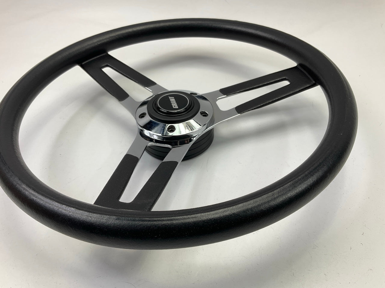 NEW UNBOXED Grant 990 Classic 5 Steering Wheel - 14.5'' Diameter, 2-3/4'' Dish