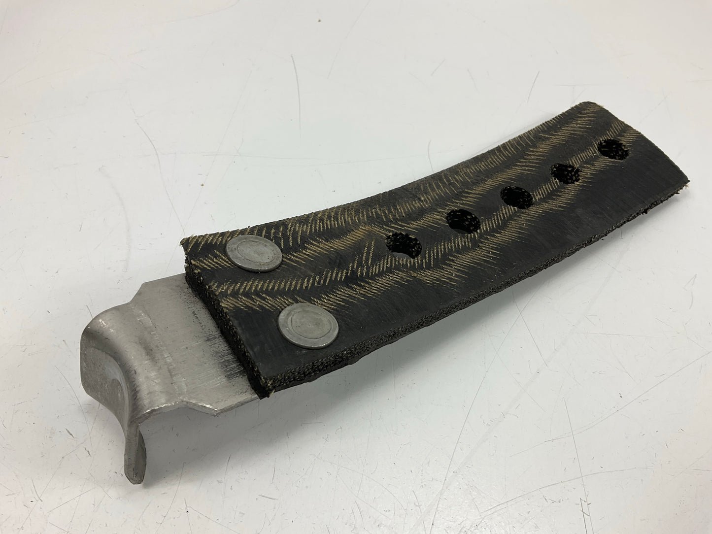 NEW UNBOXED 9944 Universal Exhaust Hanger, 8'' X 2'' X 11/32'' Support Rubber Strap