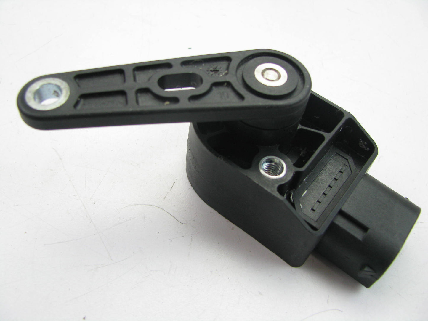 NEW UNBOXED OEM Mercedes Front Left Ride Height Sensor Control A0045429918
