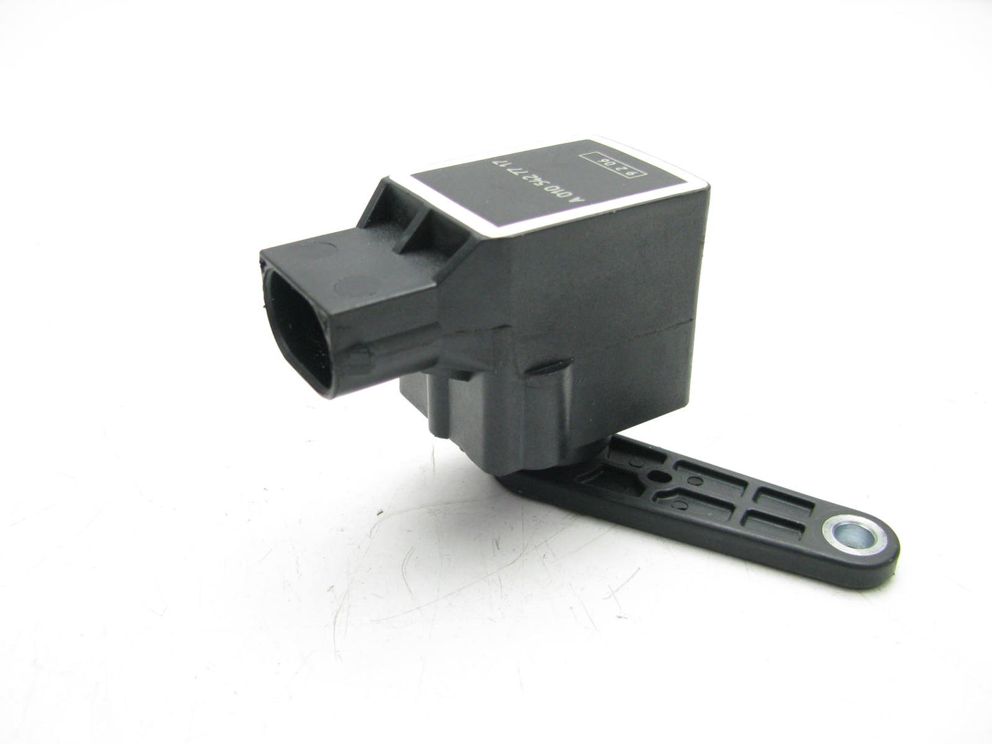 NEW - OUT OF BOX - OEM MERCEDES A0105427717 Suspension Height Level Sensor