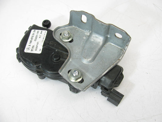 NEW UNBOXED - OEM MERCEDES A1666700104 Right Quarter Glass Vent Regulator Motor