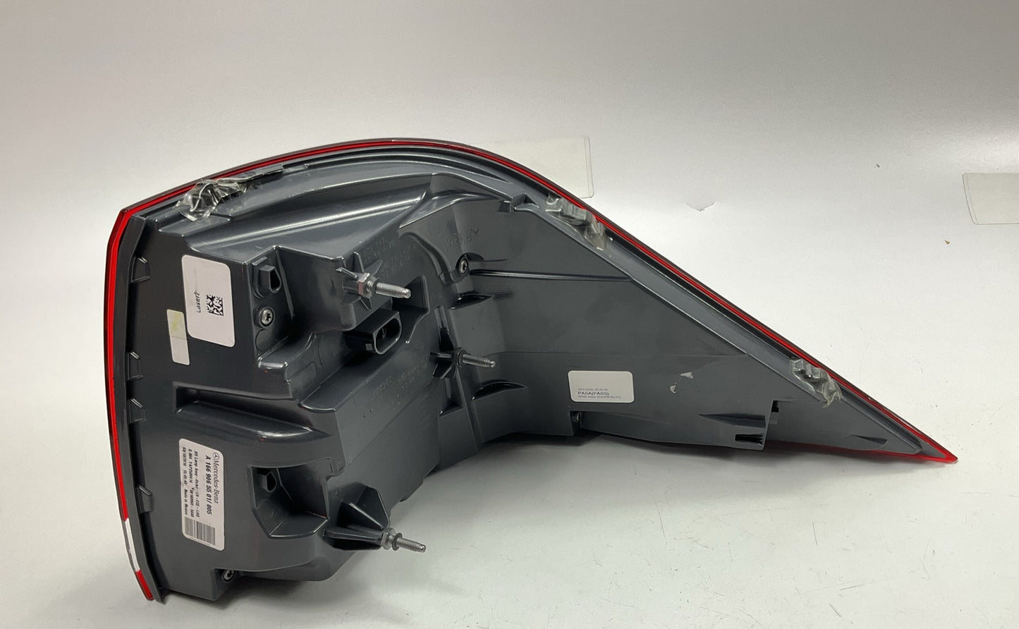 NEW DAMAGED OEM Mercedes Rear Left Tail Light Lamp 2011-2019 W166 A1669065601