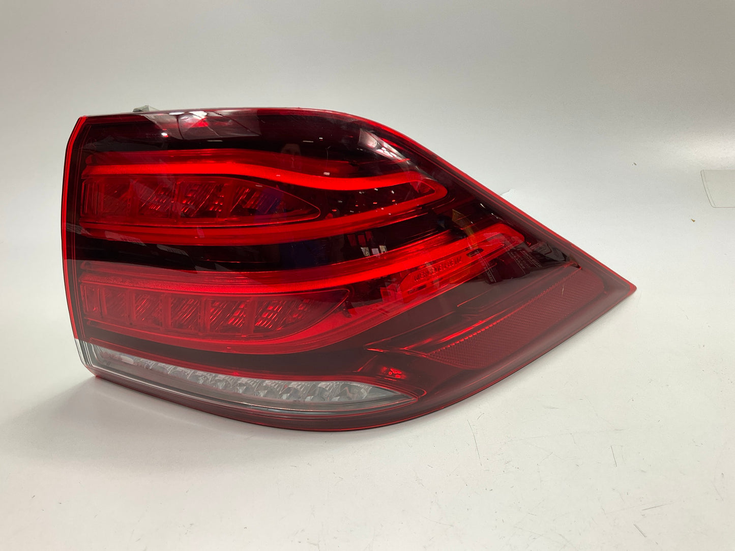 NEW UNBOXED OEM Mercedes Rear Right Tail Light Lamp 2011-2019 W166 A1669065601