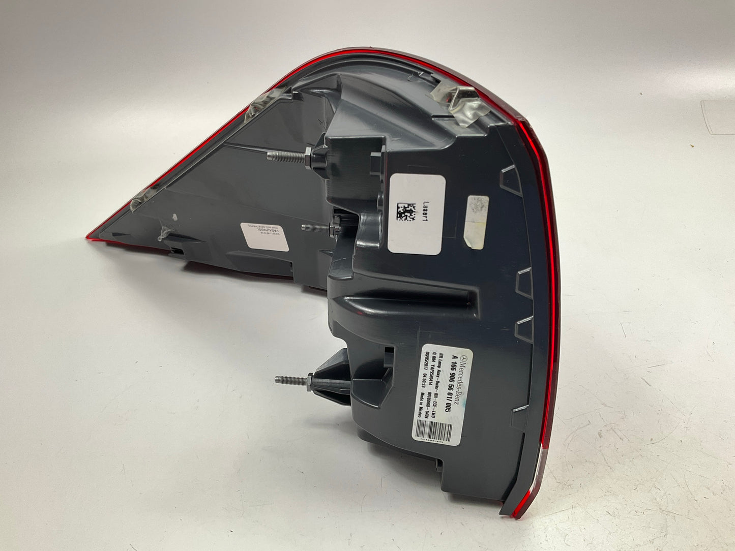 NEW UNBOXED OEM Mercedes Rear Right Tail Light Lamp 2011-2019 W166 A1669065601