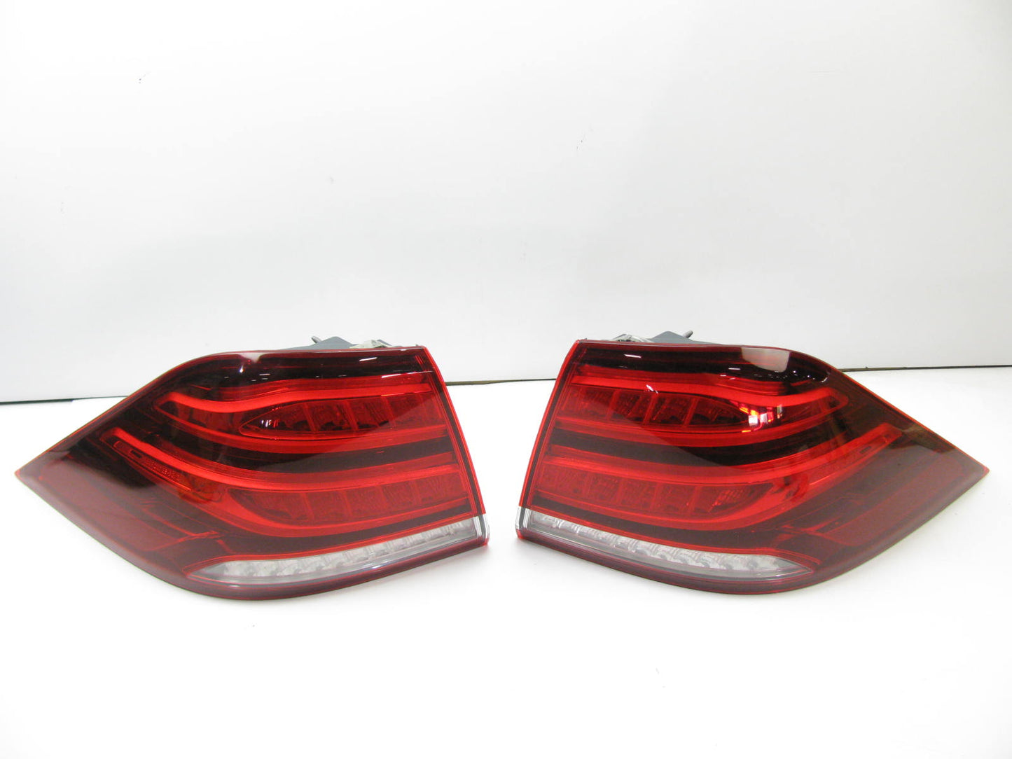NEW UNBOX OEM LED Tail Lights Right & Left Tail Lamp For 16-18 Mercedes GLE W166
