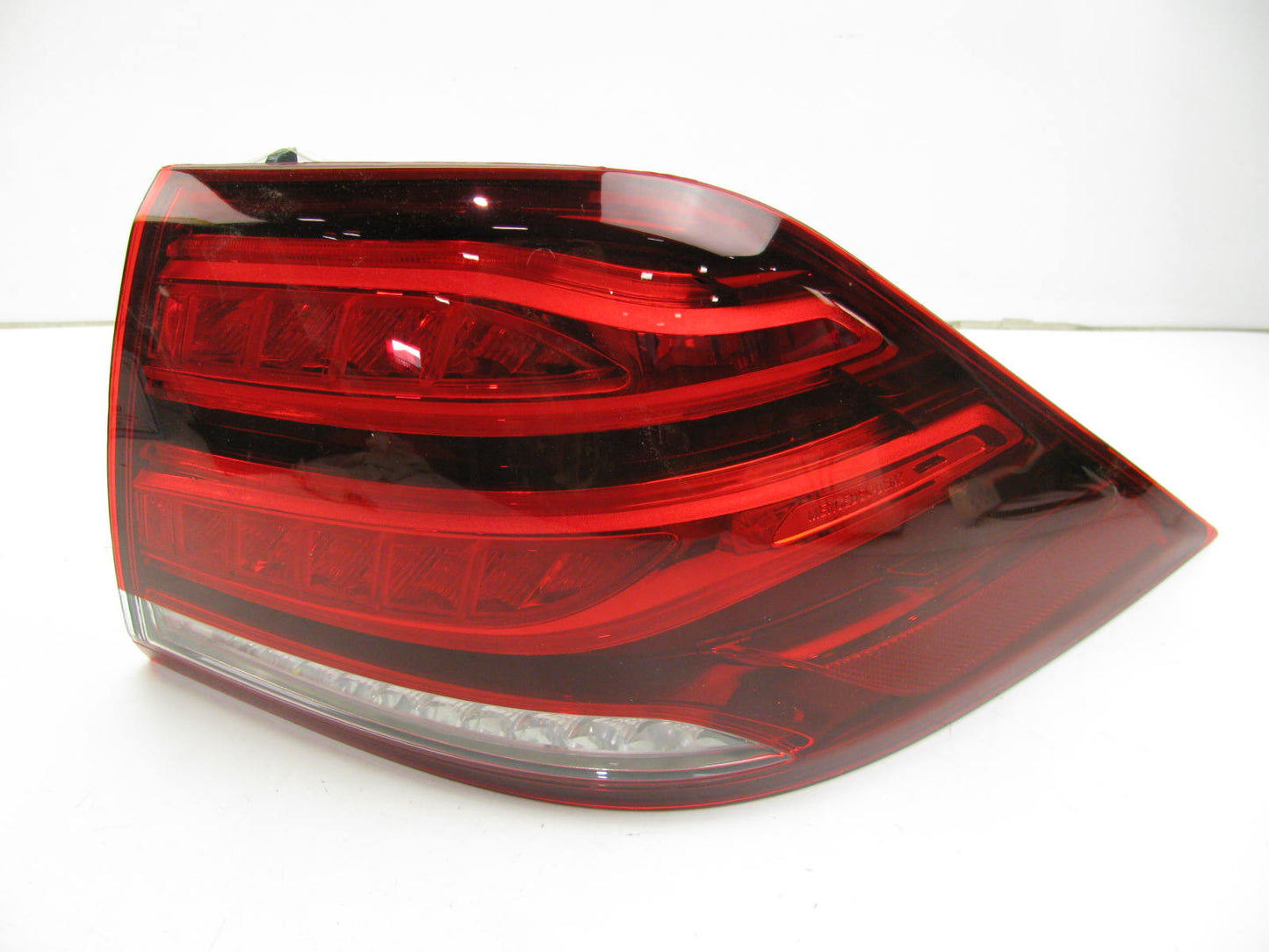 NEW UNBOXED OEM Right LED Tail Light Lamp A1669065801-005 For 16-18 Mercedes GLE