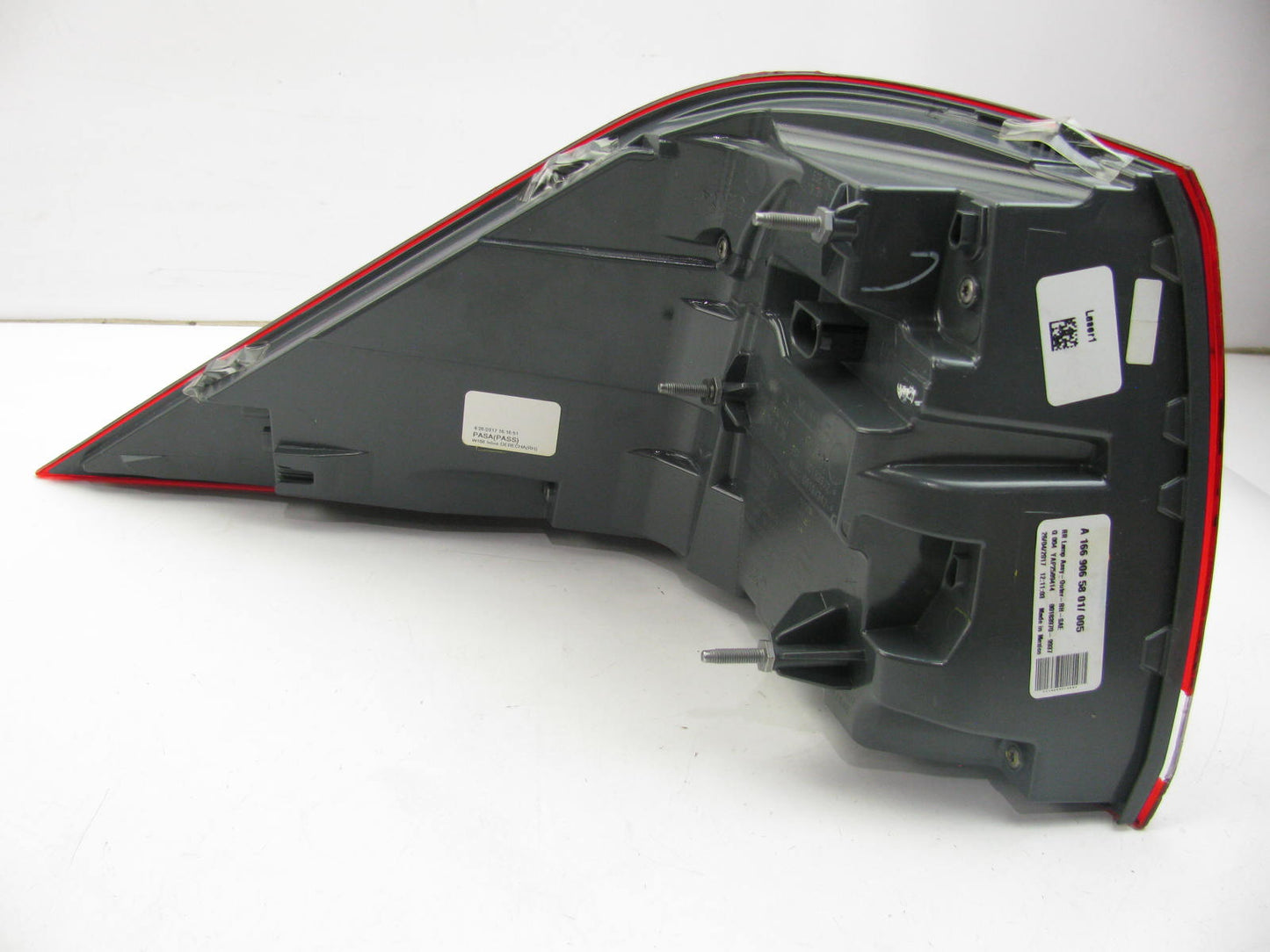 NEW UNBOXED OEM Right LED Tail Light Lamp A1669065801-005 For 16-18 Mercedes GLE