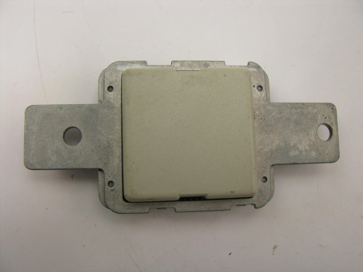 NEW - OUT OF BOX A2469054301 GPS Radio Antenna Module 2014-2015 Mercedes-Benz