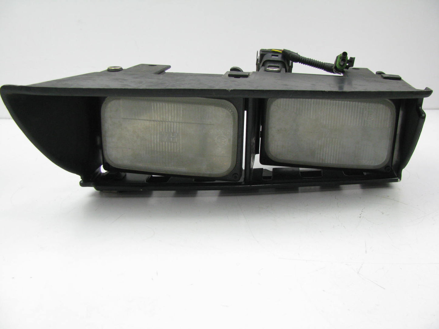 NEW - OUT OF BOX A7101-02 Right Headlamp Assembly 1994-99 Chevrolet Tahoe EURO