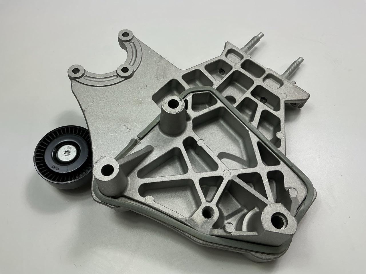 NEW UNBOXED B20045 Accessory Drive Belt Tensioner For 2000-2005 Dodge Neon