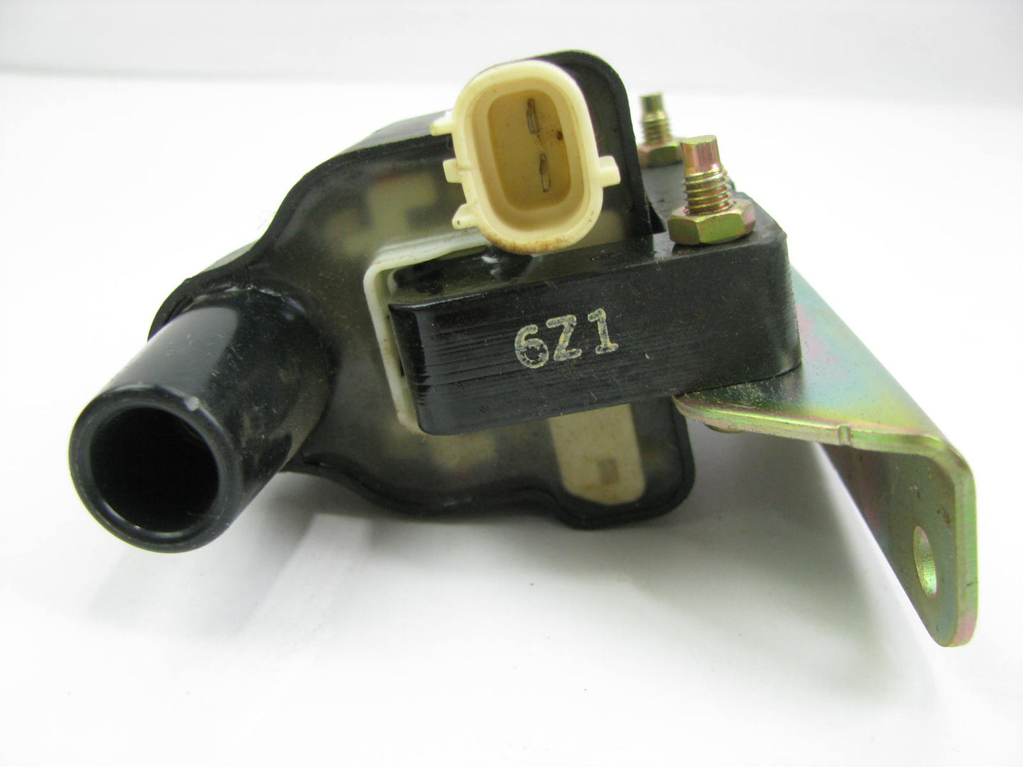 New Out Of Box B6S7-18-100 Ignition Coil