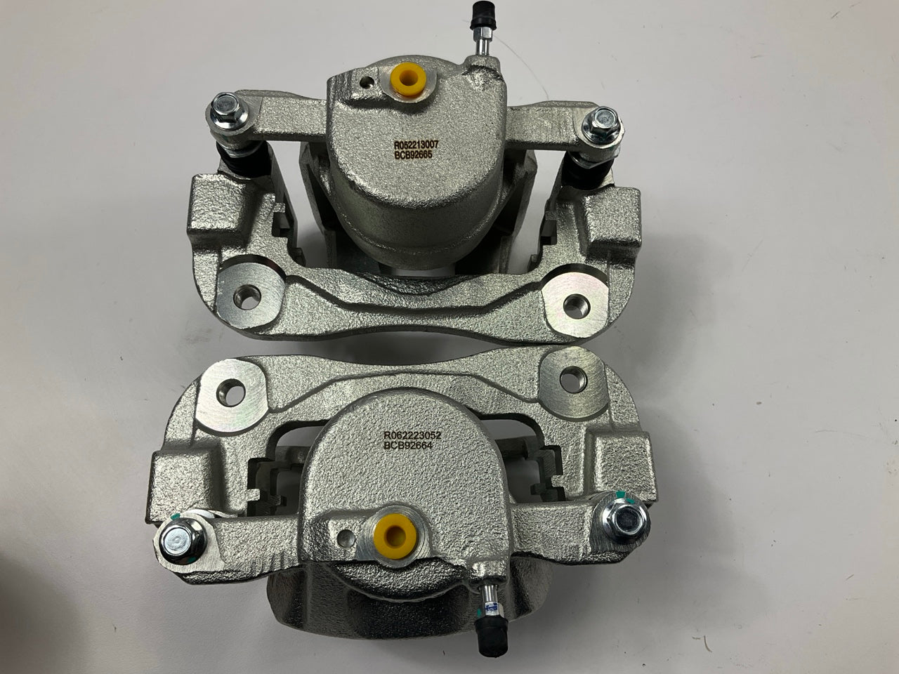 OUT OF BOX - BCB92664-BCB92665 Front Disc Brake Caliper Set