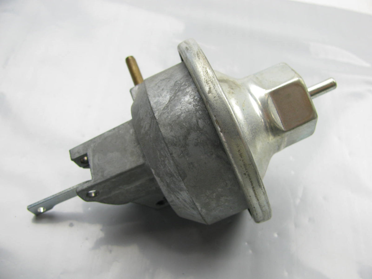 NEW - OUT OF BOX - C30 Distributor Vacuum Advance Control VC-196