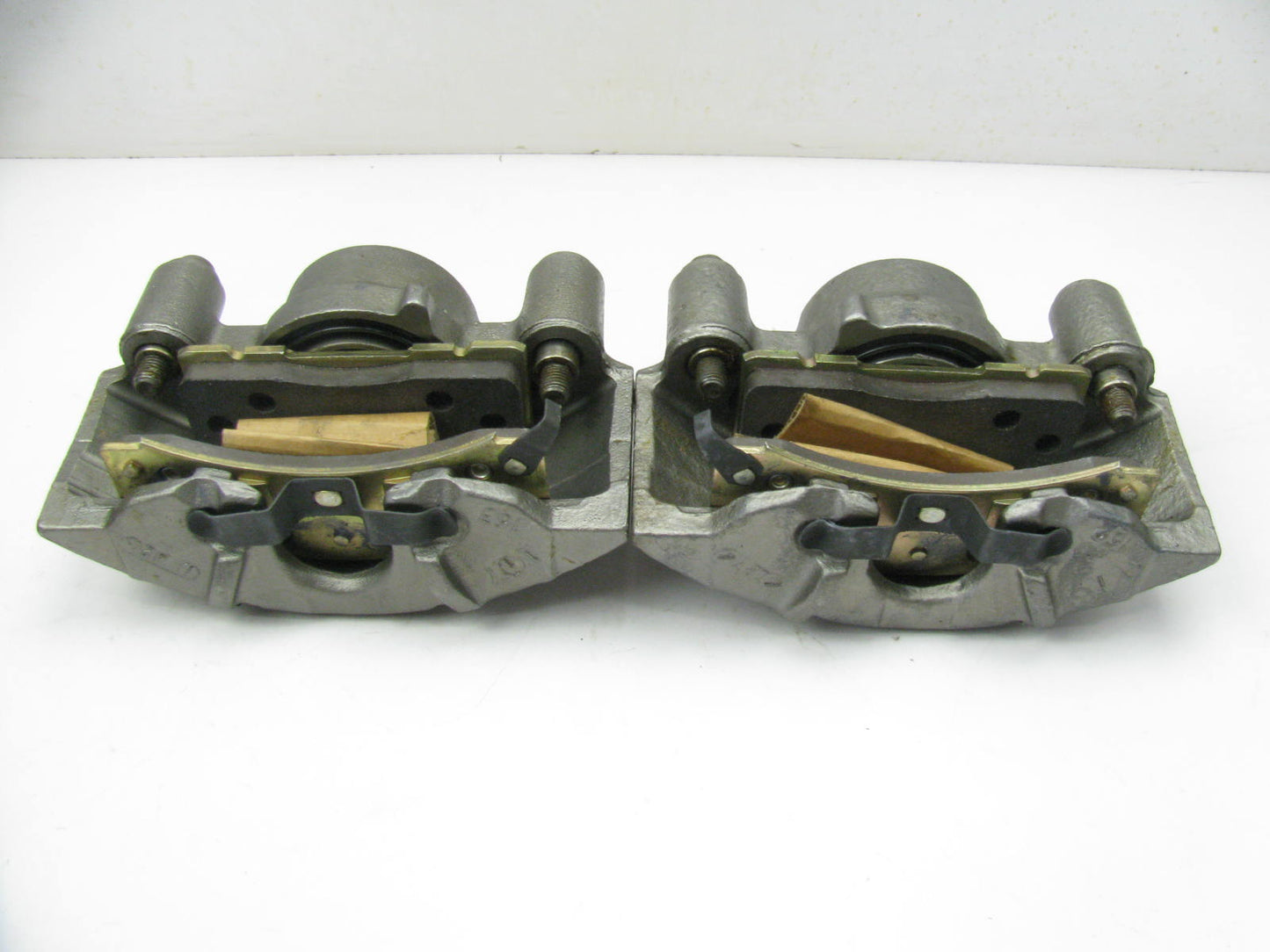 REMAN. C421718 FRONT Brake Caliper Set - LOADED W/ Brake Pads