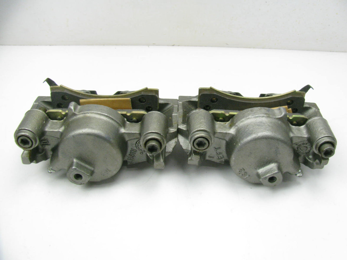 REMAN. C421718 FRONT Brake Caliper Set - LOADED W/ Brake Pads