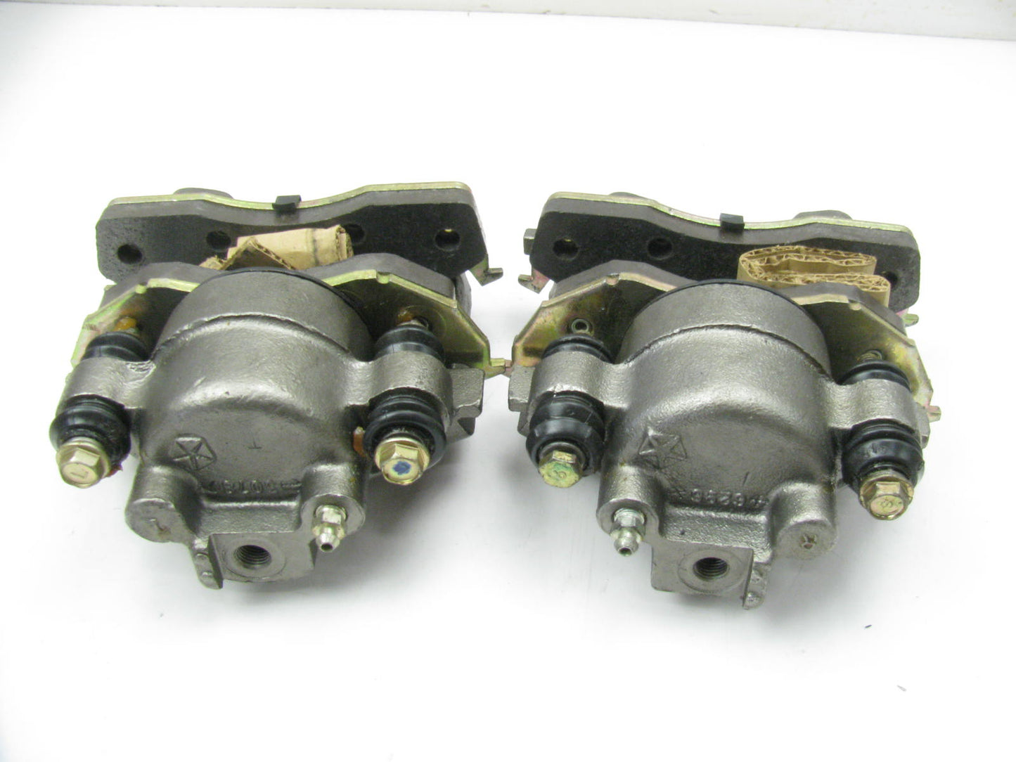 REMAN. C439192 FRONT Brake Caliper Set - LOADED W/ Brake Pads 55789