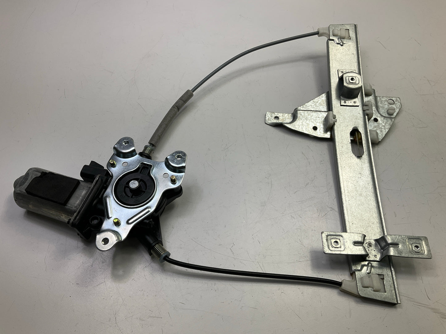 NEW CVI1084BR Rear Right Power Window Motor & Regulator 00-05 Chevy Monte Carlo