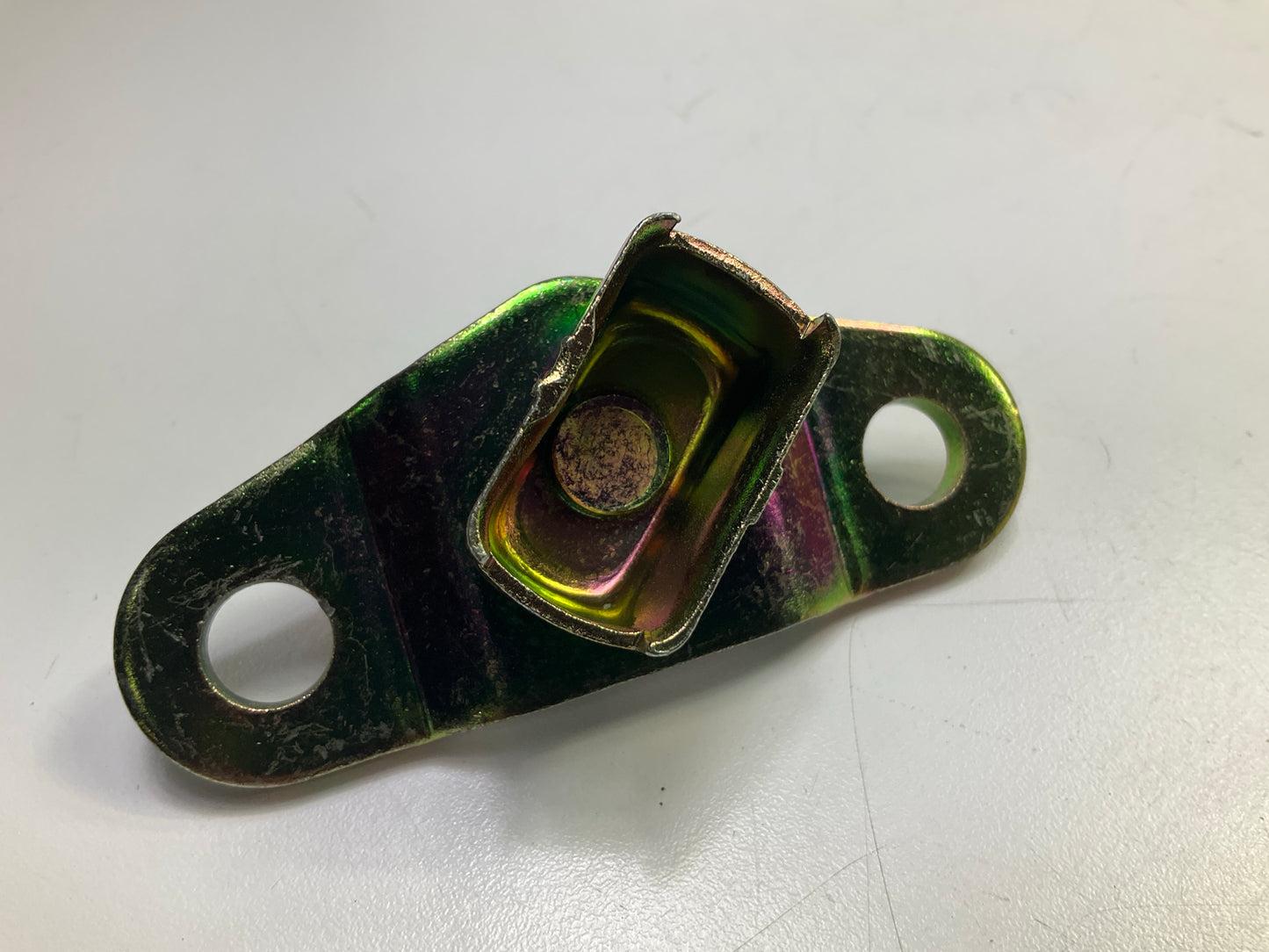 NEW AFTERMARKET - Left Exterior Tail Gate Hinge 94-04 Chevy S10, Sonoma 15660003