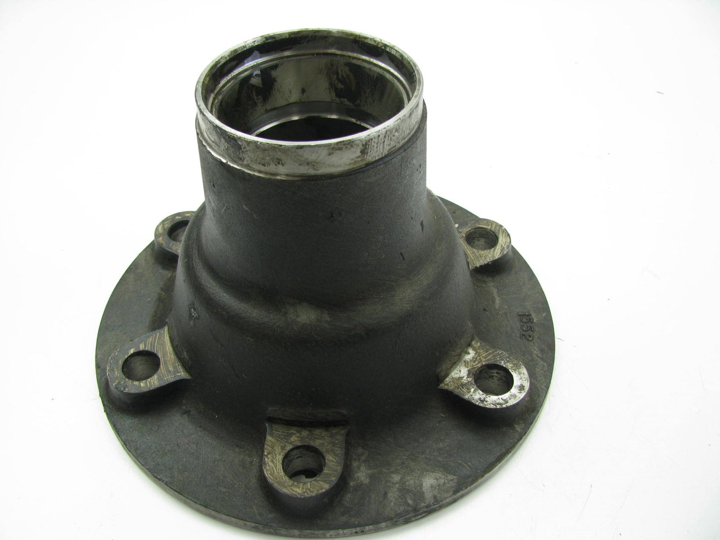NEW - OUT OF BOX - OEM Ford D0TZ-1104-E Front Axle Hub 1970 Truck Type 2