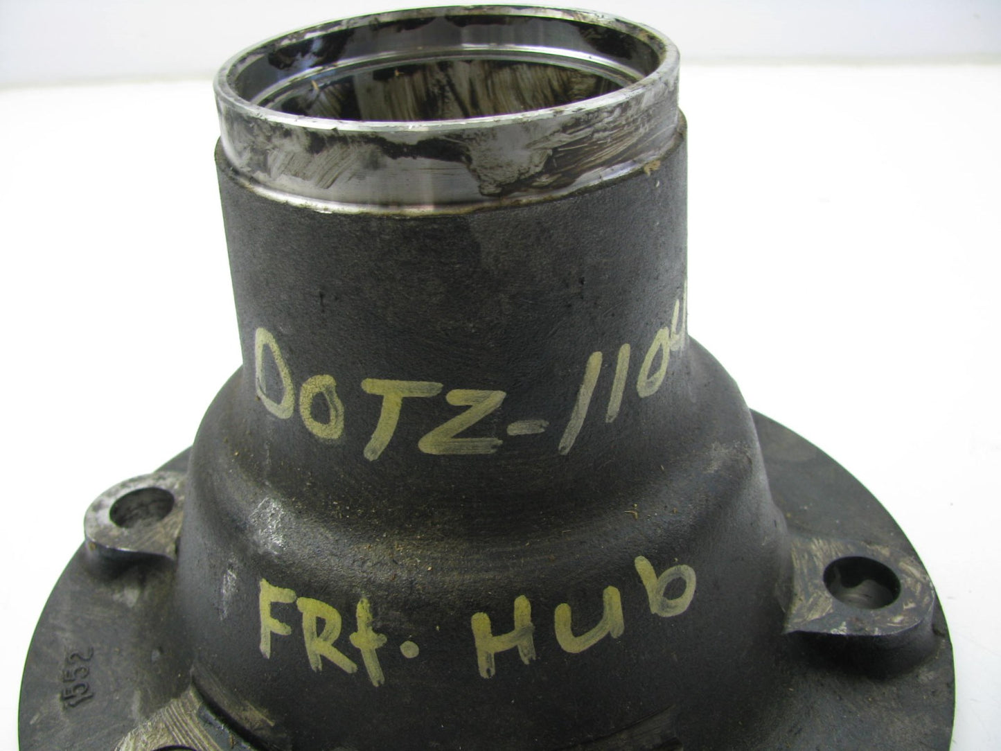NEW - OUT OF BOX - OEM Ford D0TZ-1104-E Front Axle Hub 1970 Truck Type 2
